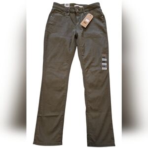 NWT Levi's Classic Mid-Rise Skinny Pants - Size 12